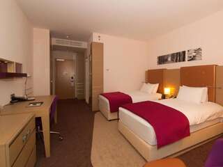Отель DoubleTree by Hilton Oradea Орадя Двухместный номер с 2 отдельными кроватями-2