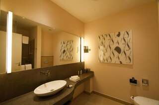 Отель DoubleTree by Hilton Oradea Орадя Двухместный номер с 2 отдельными кроватями-4