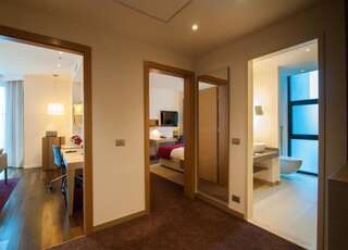 Отель DoubleTree by Hilton Oradea Орадя Люкс с 1 спальней и кроватью размера "king-size"-3